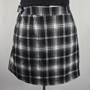 Brandy Melville Plaid Mini Skirt Buckle Detail Black White Casual Size Small Y2K